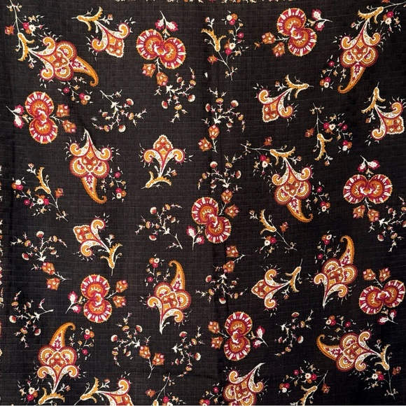 Black Paisley Medallion Square Scarf - Picture 5 of 8